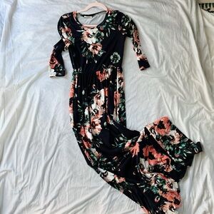 Chic Floral Maxi Dress in Black and Pink